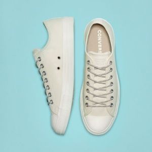 chuck taylor all star limo leather low top
